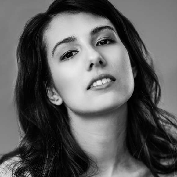 Meet your Posher, Julie - Picture 1 of 1